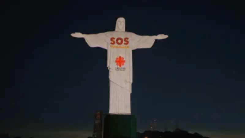 Cristo Redentor homenageia vítimas de terremotos na Venezuela com projeção
