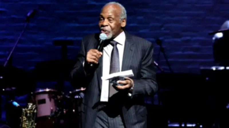 Danny Glover revela diagnóstico de Alzheimer e diz que convive com a doença desde 2022