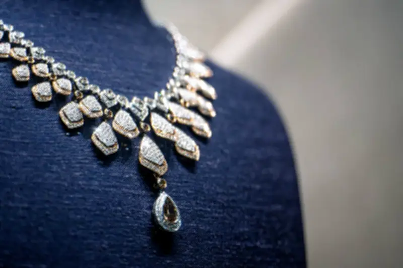 De Beers faz cortes profundos nos preços de diamantes