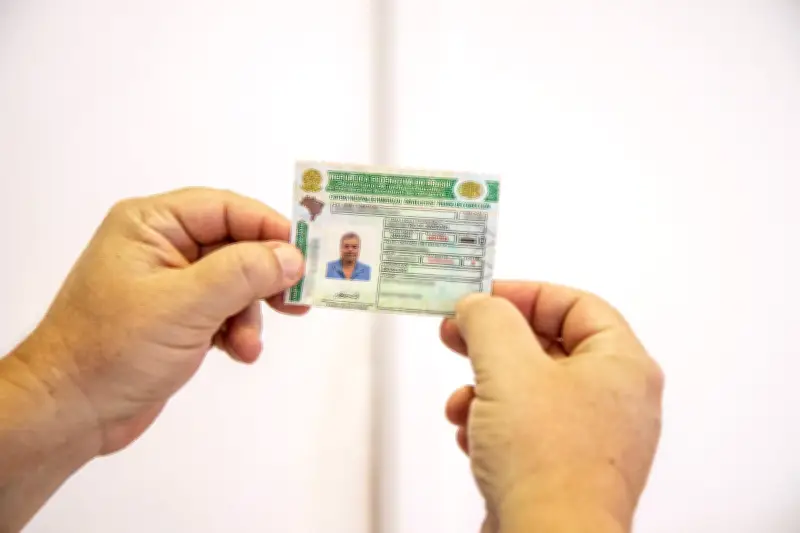 Detran RJ amplia isenção de taxa da CNH para maiores de 60 anos
