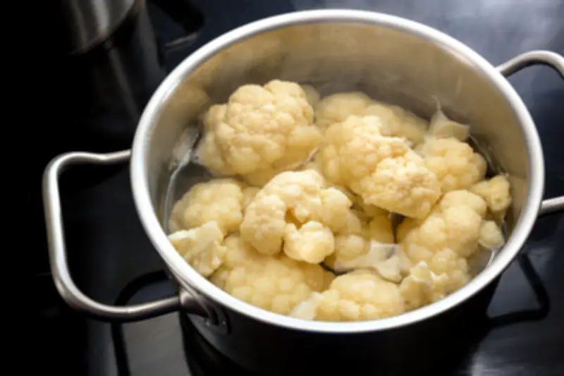 Dicas de chefs para preparar couve-flor perfeita: assada ou cozida