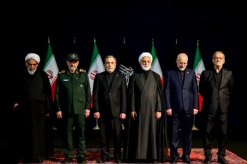Disputa pelo poder no Irã: conservadores racham após morte de Khamenei