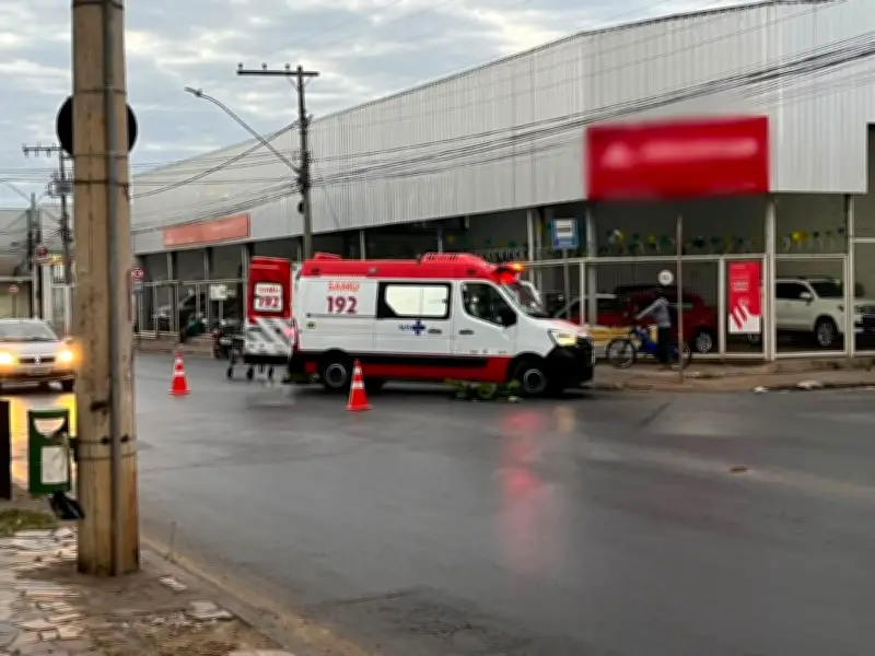 Dois motociclistas feridos em colisão em Montes Claros