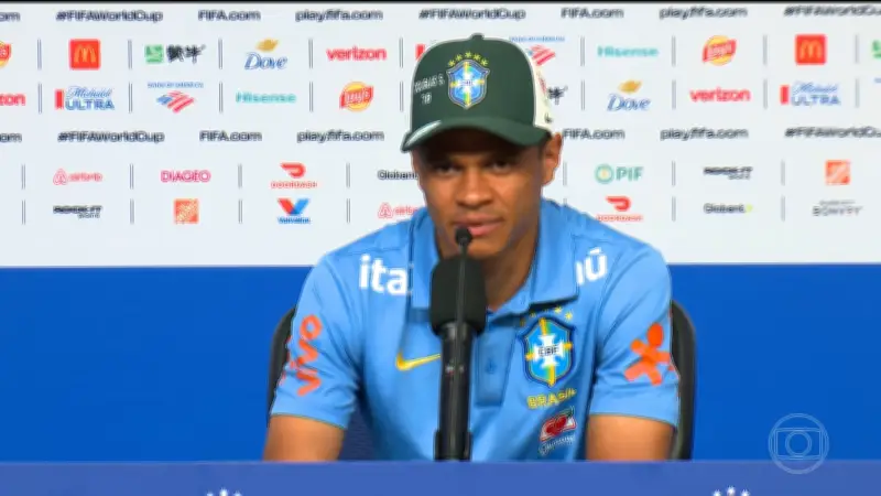 Douglas Santos se firma como pilar de Ancelotti na Seleção Brasileira