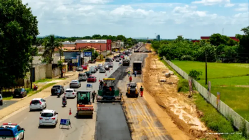 Duplicação da Avenida Venezuela: início da pavimentação asfáltica em Boa Vista