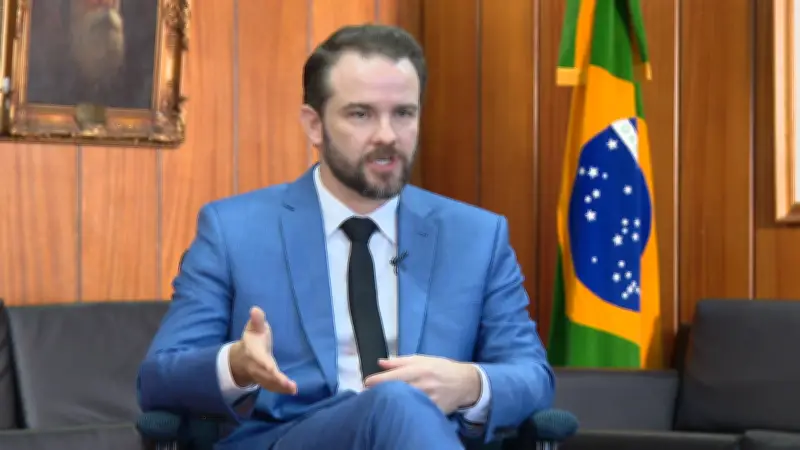 Durigan defende taxar mais ricos e cortar benefícios fiscais