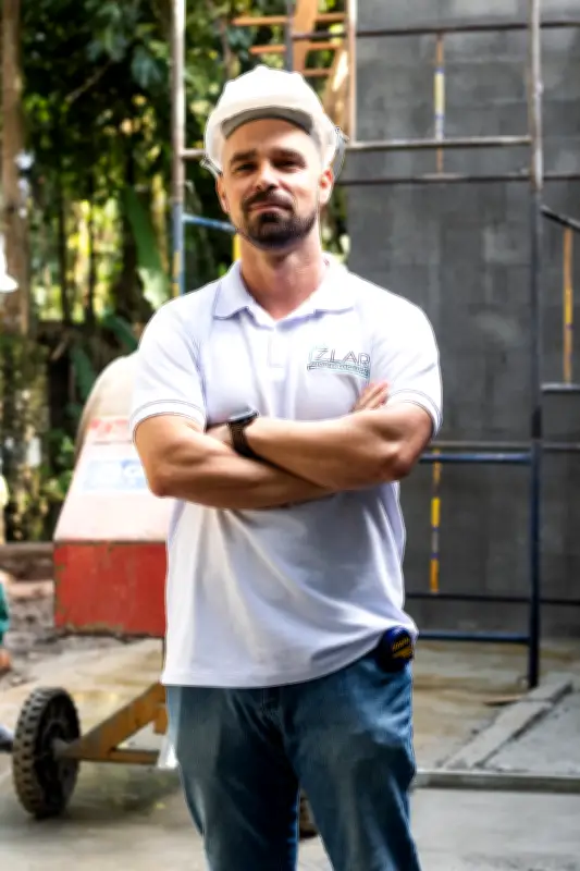 Empresário transforma informalidade em negócio profissional de reformas