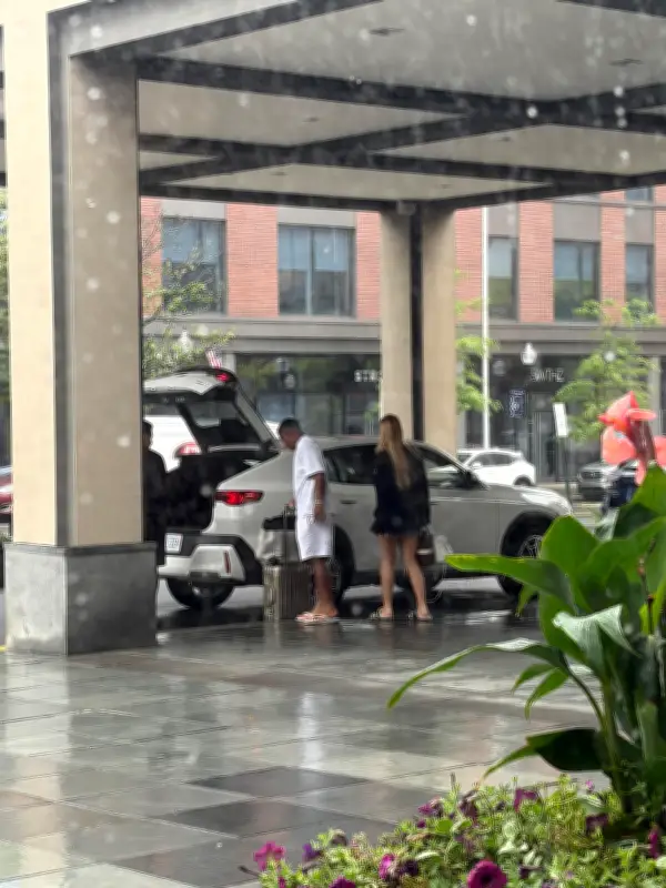 Endrick deixa hotel nos EUA e embarca para Madri após eliminação do Brasil na Copa
