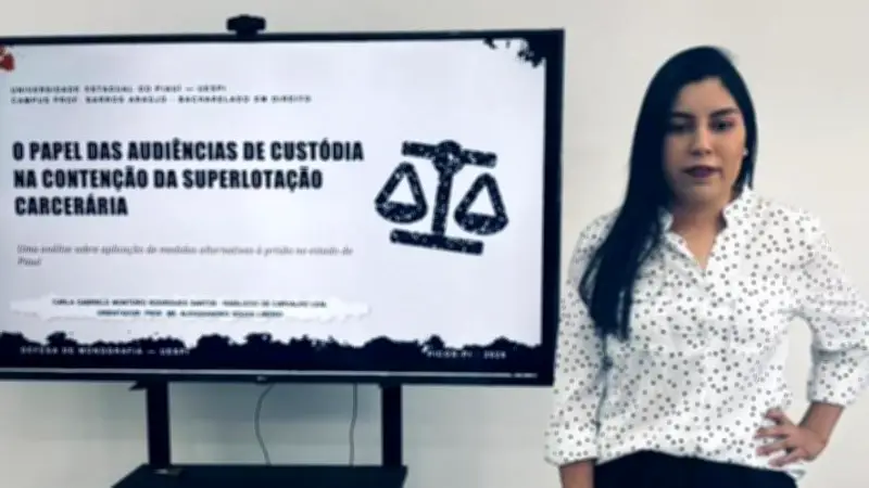 Estudante cega recebe nota máxima em TCC de Direito na Uespi