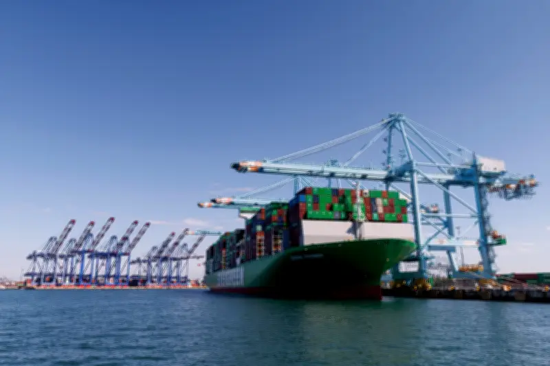 EUA iniciam audiência sobre tarifas a 60 países; Brasil busca diálogo