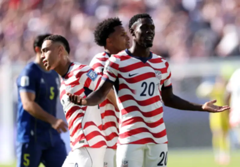 EUA quebram tabu de 5 anos contra europeus e avançam na Copa