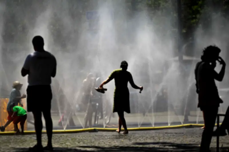 Europa enfrenta calor extremo de 40 graus; falta de infraestrutura agrava crise