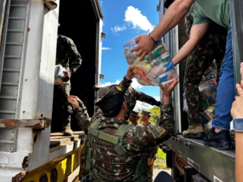 Exército brasileiro envia 60 toneladas de ajuda humanitária à Venezuela