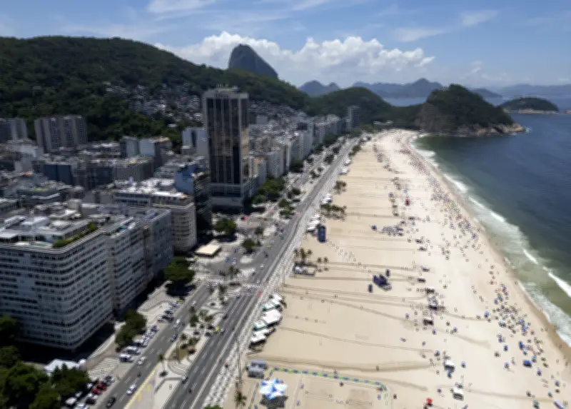 Facções criminosas elevam tensão nas praias do Leme e Copacabana