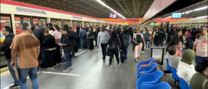 Falha no Metrô causa lentidão na Linha 3-Vermelha e estações lotadas