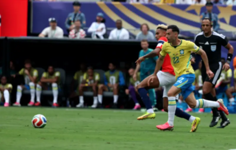 É falso que Gabriel Martinelli declarou voto em Lula