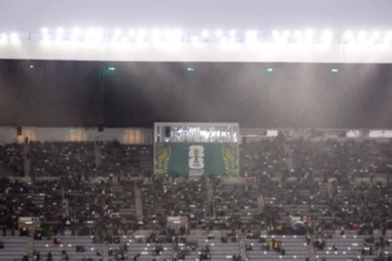 Fifa adianta México x Inglaterra em 6h por tempestade elétrica no Azteca