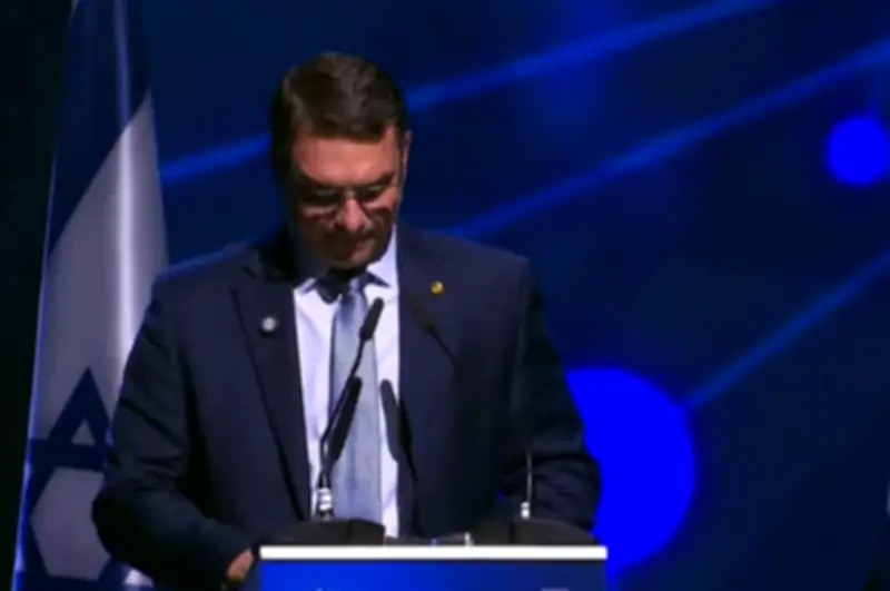 Flávio Bolsonaro admite estar cansado e estressado