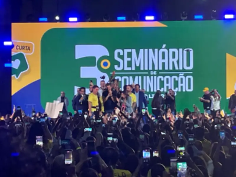 Flávio Bolsonaro diz estar mais forte após embate com Michelle