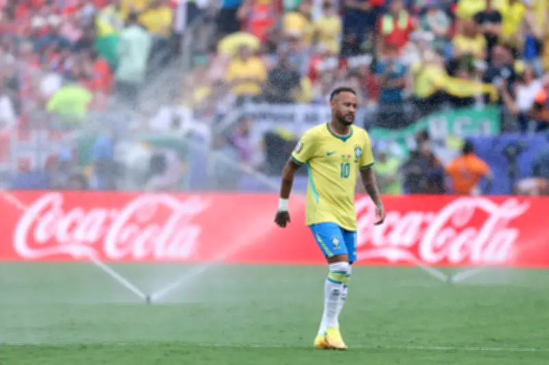 Fora da seleção, Neymar tem futuro incerto também no Santos