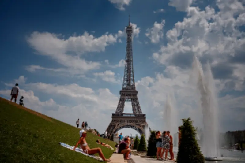 França registra mais de 90 mortes por afogamento em onda de calor