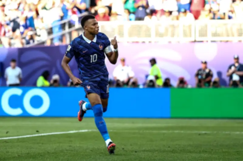 França vence Paraguai à moda antiga e avança às quartas da Copa