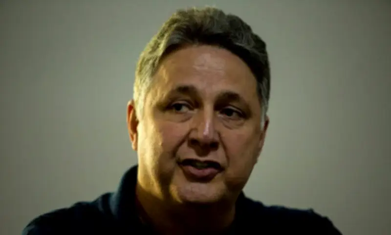 Garotinho muda postura sobre Vorcaro após procura de aliado de Flávio