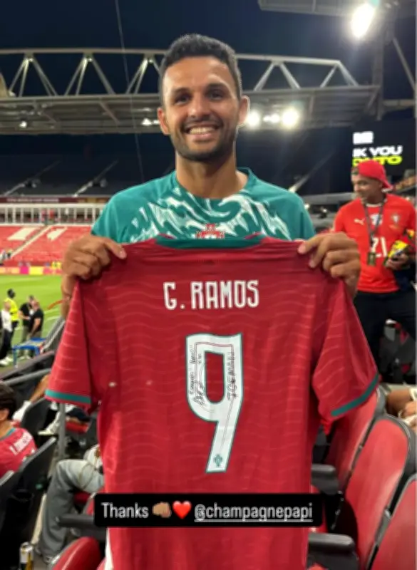 Gonçalo Ramos decide para Portugal com gol no fim e ganha autógrafo de Drake