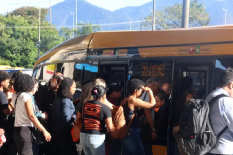 Greve de ônibus no Rio: empresas oferecem 4,5% e rodoviários decidem