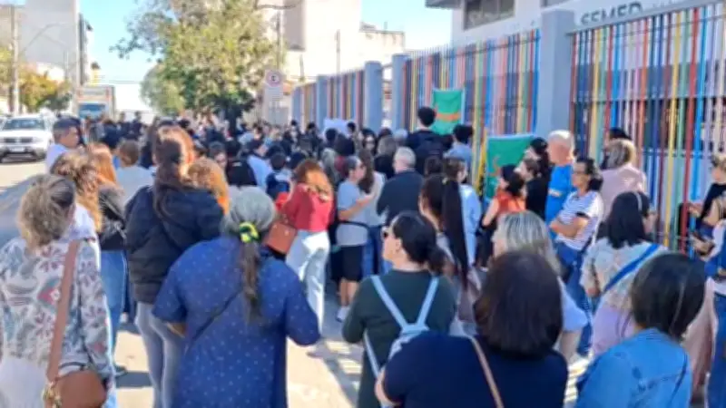 Greve de servidores fecha 48 escolas e 8 postos em Divinópolis