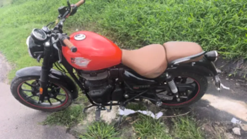 Homem de 61 anos fica ferido ao cair de moto na Via Dutra em Resende