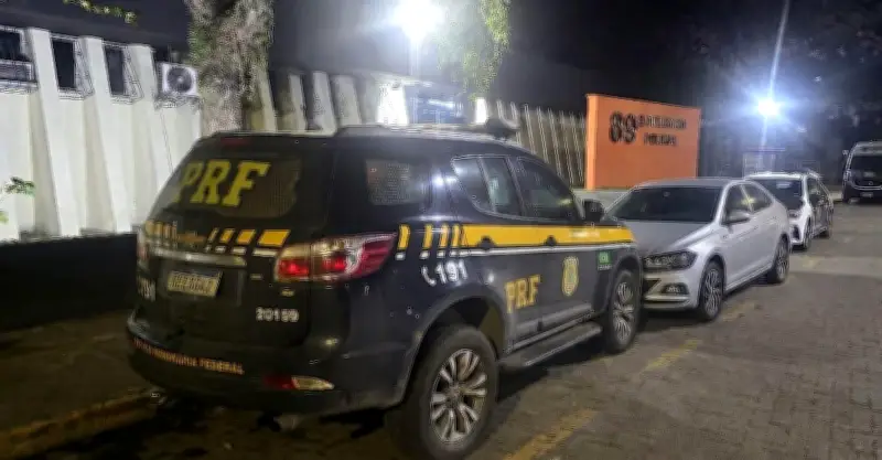 Homem é detido com carro clonado e roubado na Via Dutra em Resende