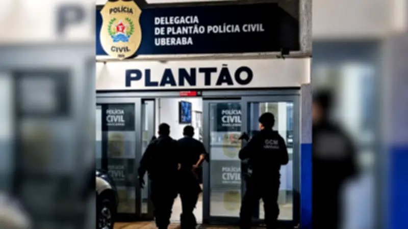 Homem preso após agredir ex com capacete e tentar atropelar pessoas em Uberaba