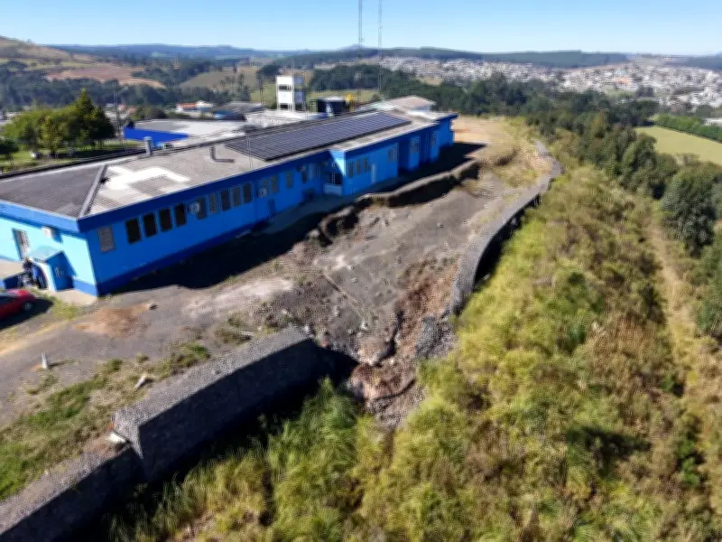 Hospital em topo de morro é interditado por risco de deslizamento em SC
