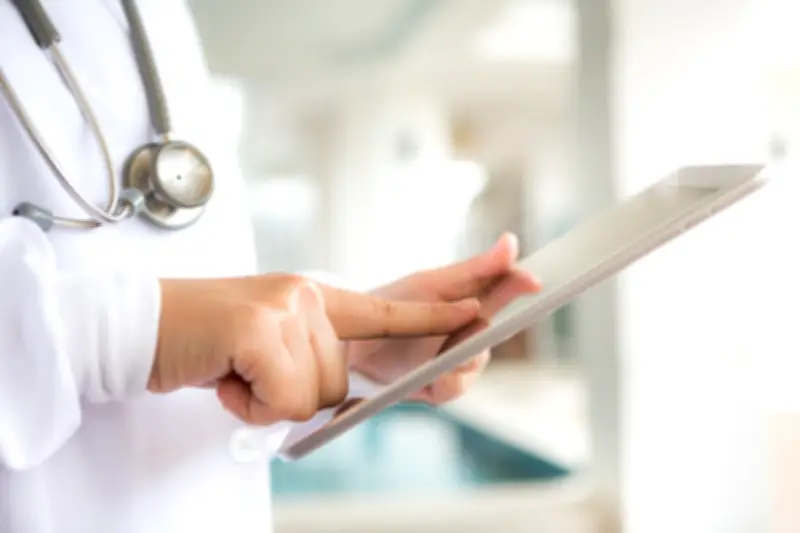 IA acelera marketing médico e expõe quem só executa