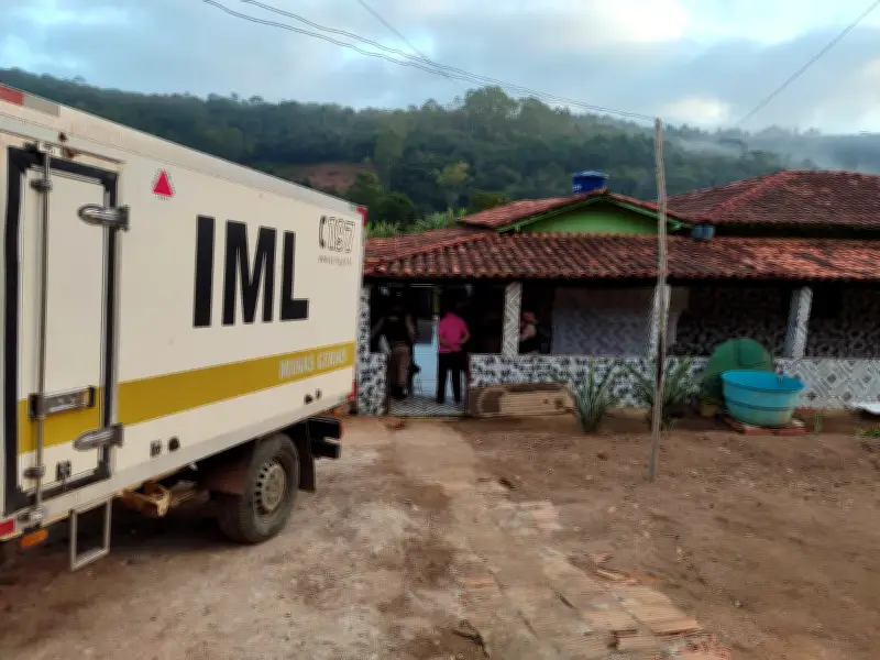 Idoso morto a tiros e facão em Itaipé; companheira ferida