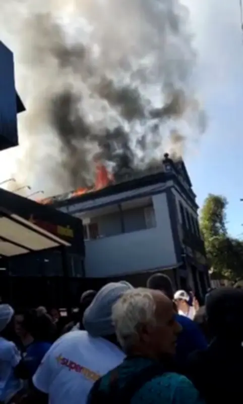 Incêndio atinge restaurante no Centro de Cataguases; não há feridos