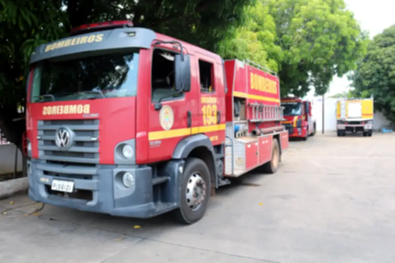 Incêndio em Teresina fere dois irmãos; Bombeiros controlam chamas