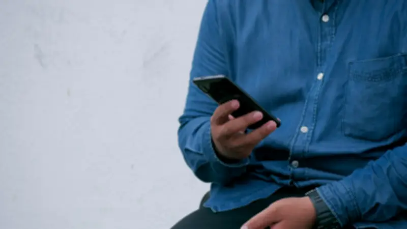 Internet atinge 90,5% da população brasileira em 2025, diz IBGE