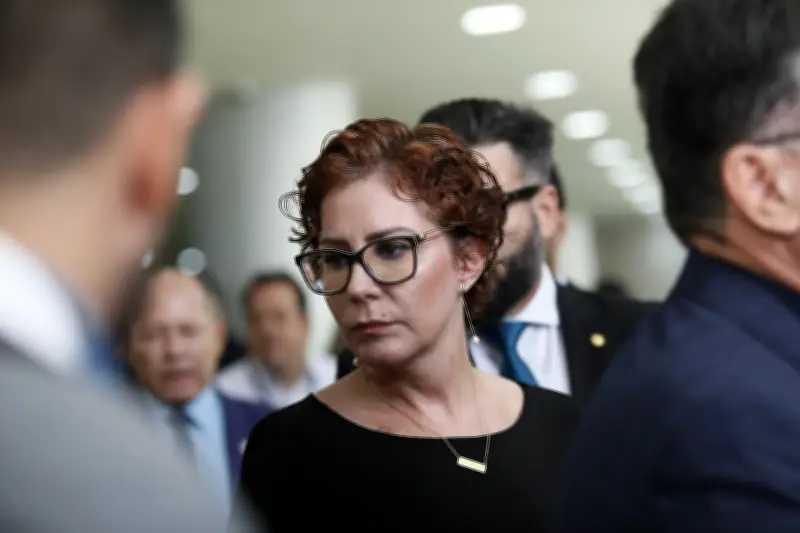 Itália analisa novo pedido de extradição de Carla Zambelli; Procuradoria rejeita