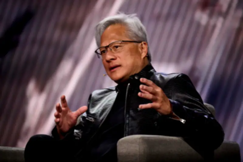 Jaqueta de couro de CEO da Nvidia vai a leilão por R$ 220 mil