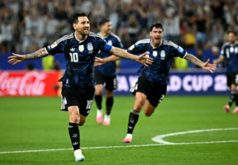 Jornais brasileiros tratam cada momento da Copa como histórico