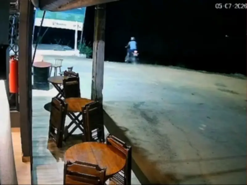 Jovem cai de barranco de 7m com moto no Acre e fratura vértebras