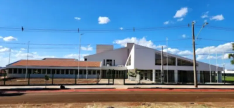Justiça condena dono de colégio a pagar R$ 15 mil por injúria racial a pintor