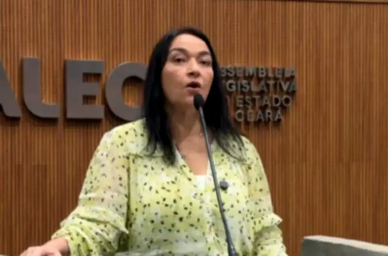 Líder do PL no Ceará critica demora de Priscila Costa sobre crise Bolsonaro