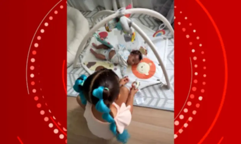 Lore Improta se derrete ao ver filhos Liz e Levi brincando juntos