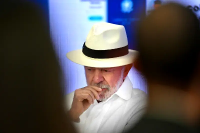 Lula repete expansão pré-eleitoral de Bolsonaro com foco em crédito