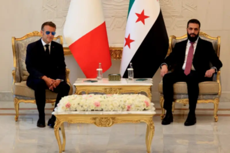 Macron mantém visita à Síria mesmo após explosões em Damasco