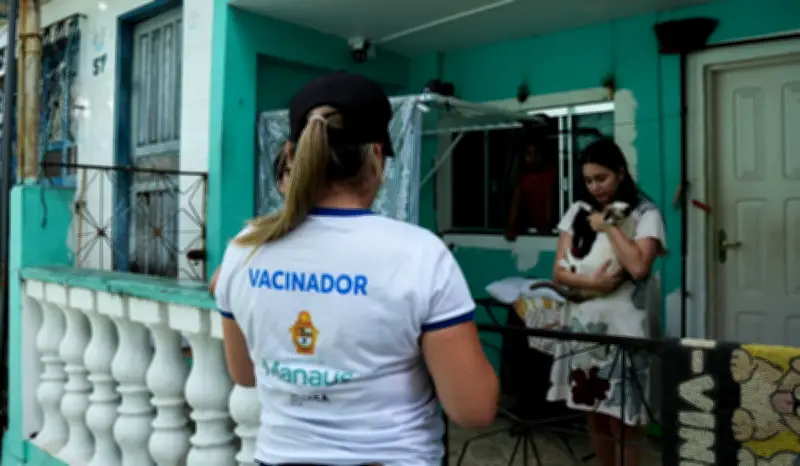 Manaus abre 295 vagas temporárias para campanha antirrábica; salários até R$ 8,7 mil