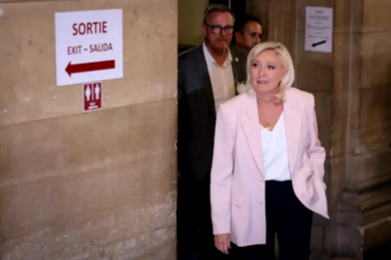 Marine Le Pen mantém candidatura presidencial para 2027 após condenação